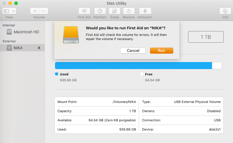 disk utility window open on external hard drive displaying a prompt to run First Aid on the disk disk utility window open on external hard drive displaying a prompt to run First Aid on the disk